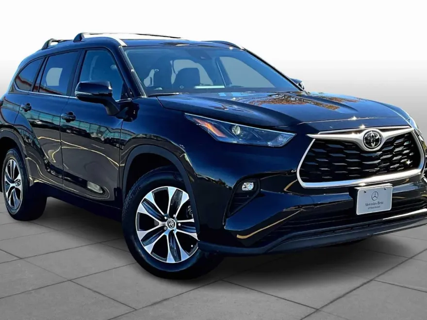 2023 Toyota Highlander XLE photo 1