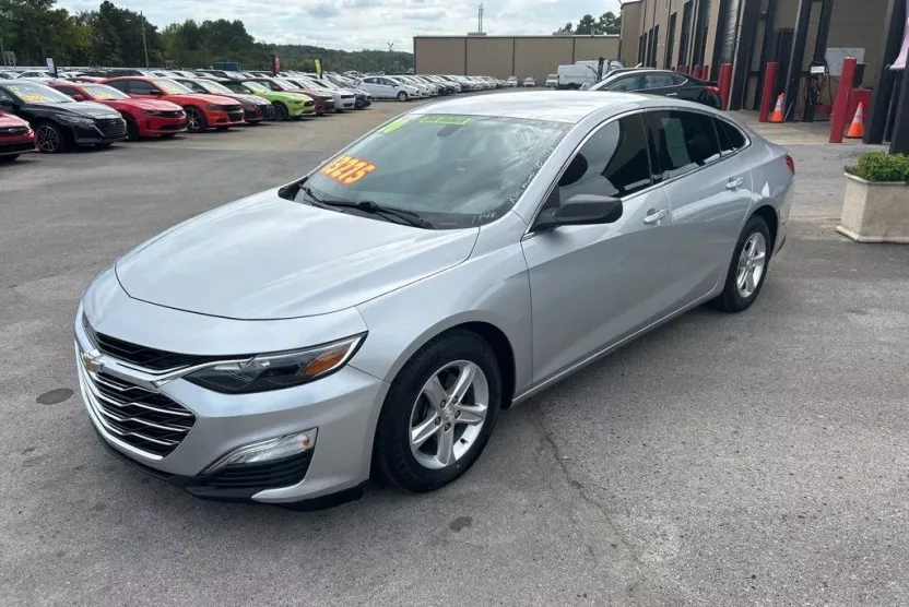 2020 Chevrolet Malibu photo 1