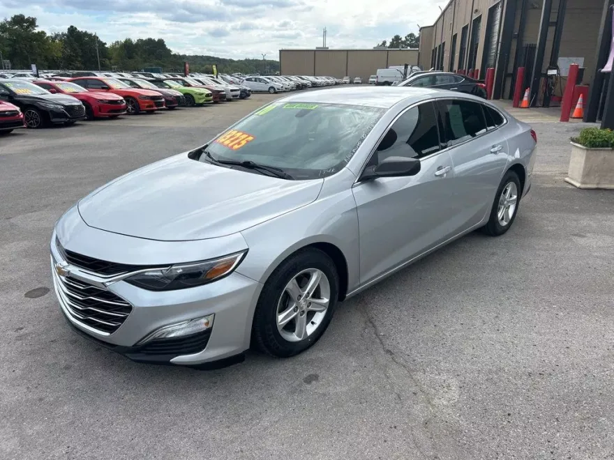 2020 Chevrolet Malibu photo 1
