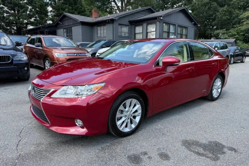 2015 Lexus ES 300h photo 1