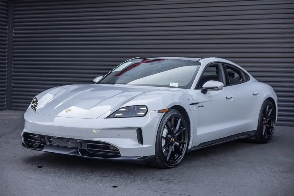 2025 Porsche Taycan GTS photo 1