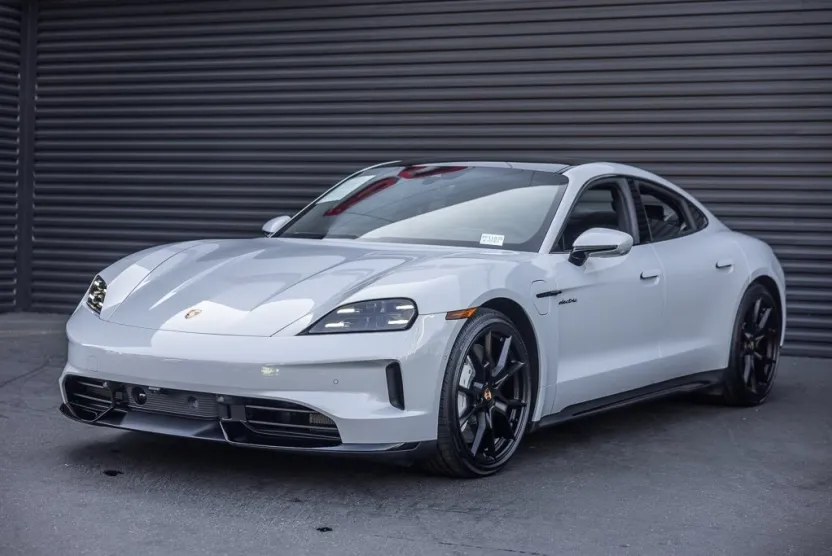 2025 Porsche Taycan GTS photo 1