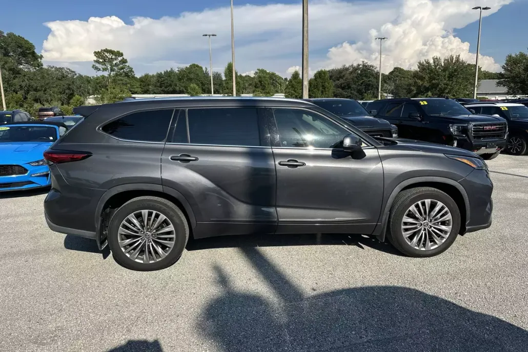2021 Toyota Highlander Platinum photo 1
