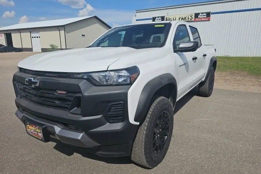 2025 Chevrolet Colorado Trail Boss photo 1