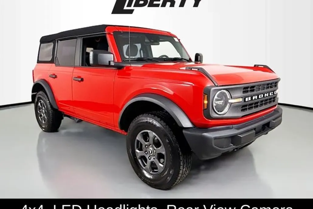 2023 Ford Bronco Base photo 1