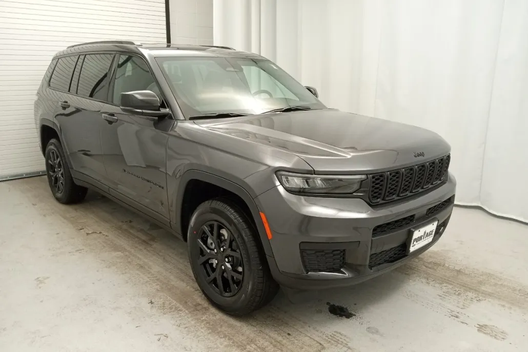 2025 Jeep Grand Cherokee Altitude photo 1