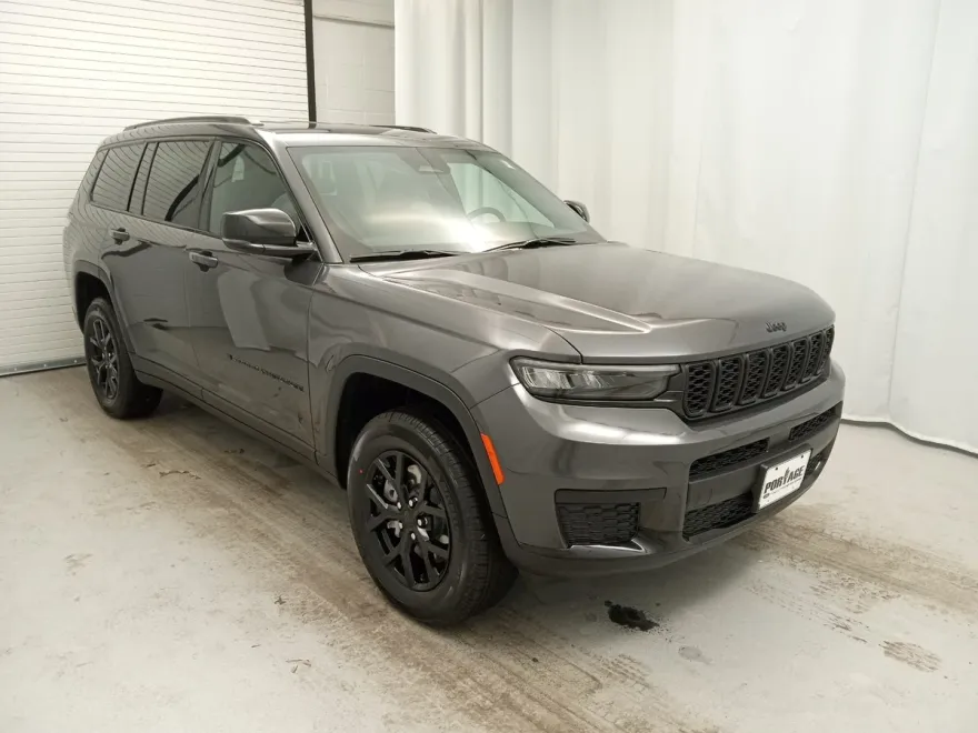 2025 Jeep Grand Cherokee Altitude photo 1