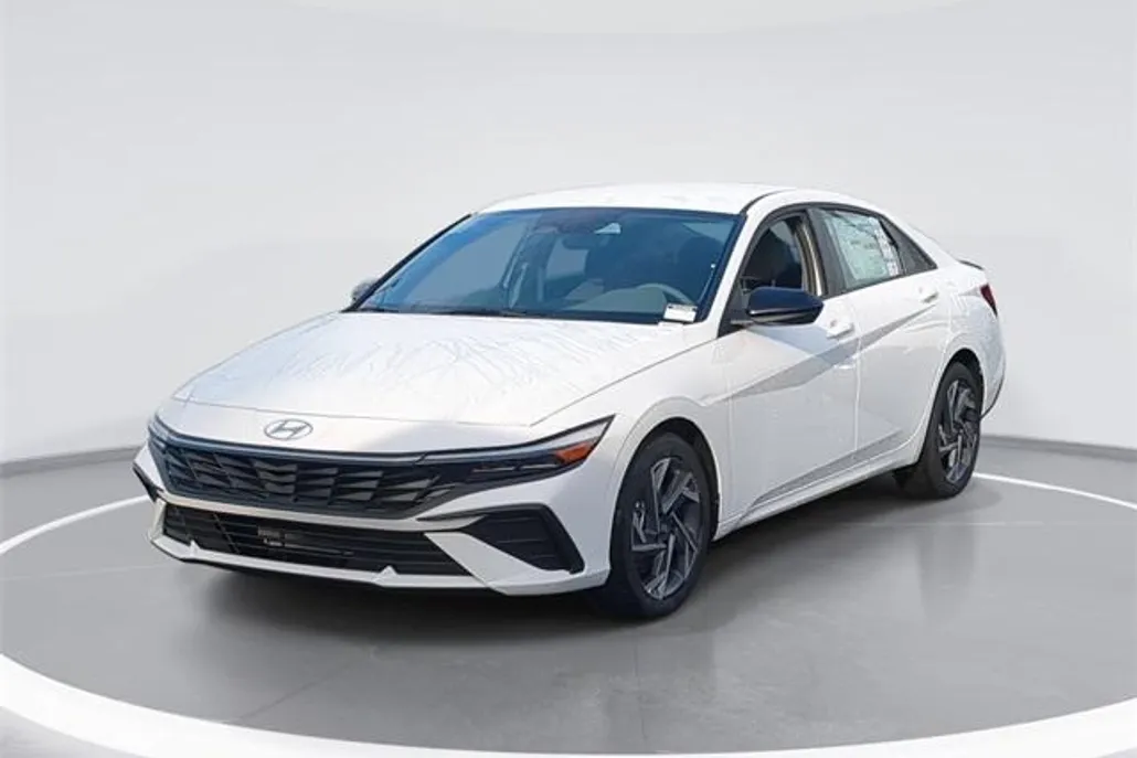 2025 Hyundai Elantra SEL Sport photo 1