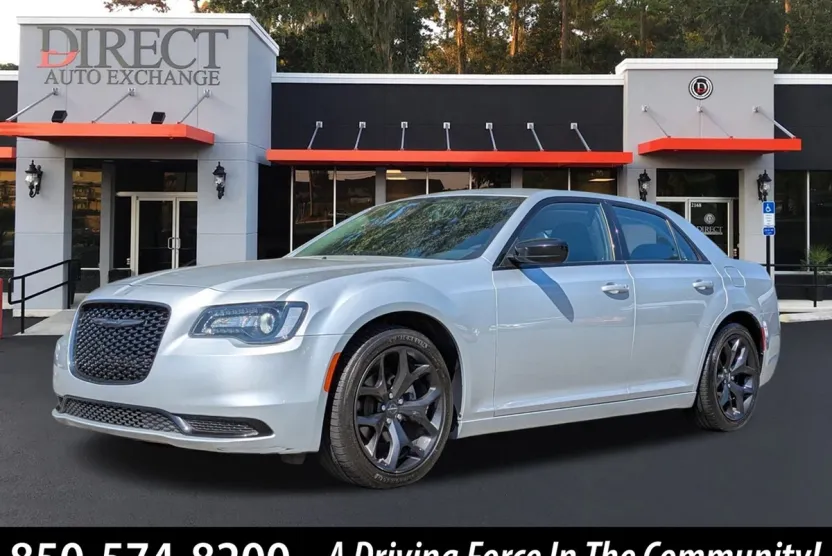 2022 Chrysler 300 Touring photo 1