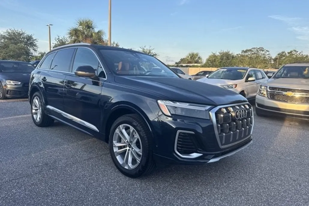 2025 Audi Q7 Premium photo 1