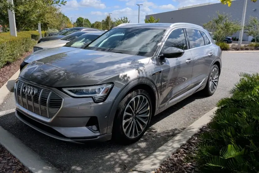 2019 Audi e-tron Prestige photo 1