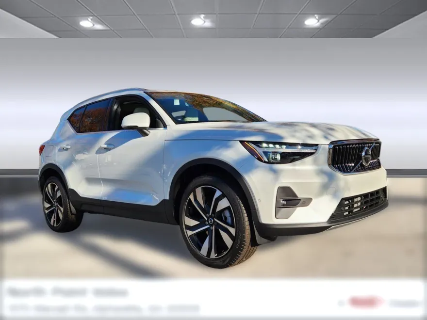 2025 Volvo XC40 Plus photo 1
