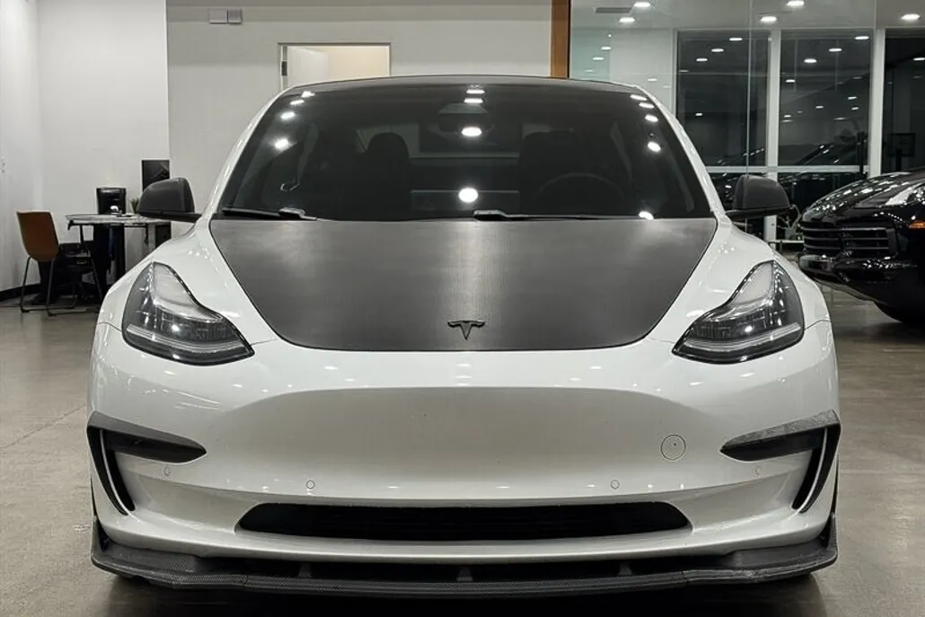 2019 Tesla Model 3 Mid Range photo 1