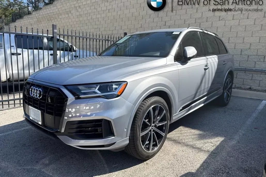 2022 Audi Q7 55 Premium Plus photo 1