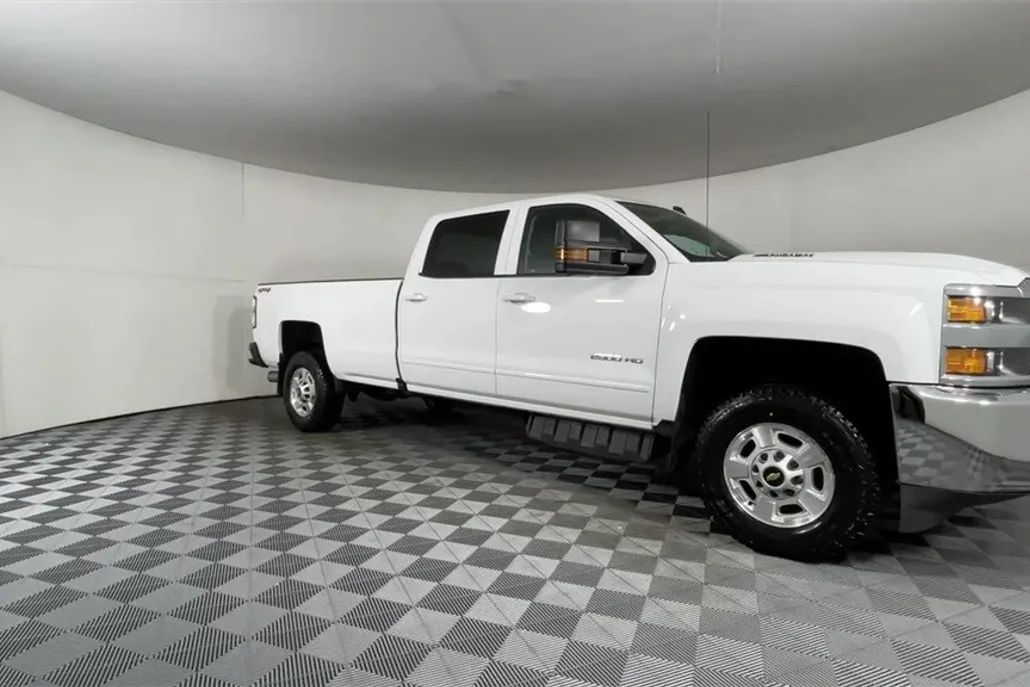 2018 Chevrolet Silverado 2500HD LT photo 1