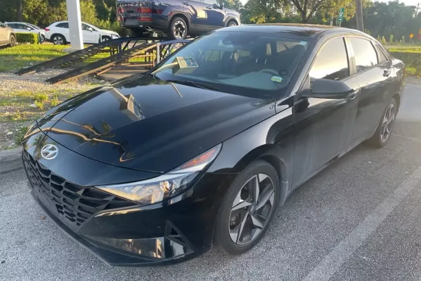 2023 Hyundai Elantra SEL Convenience photo 1