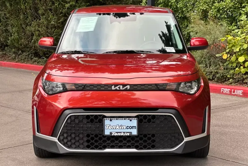 2023 Kia Soul LX photo 1