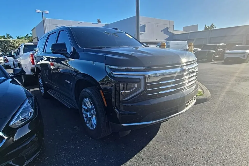2025 Chevrolet Tahoe LT photo 1