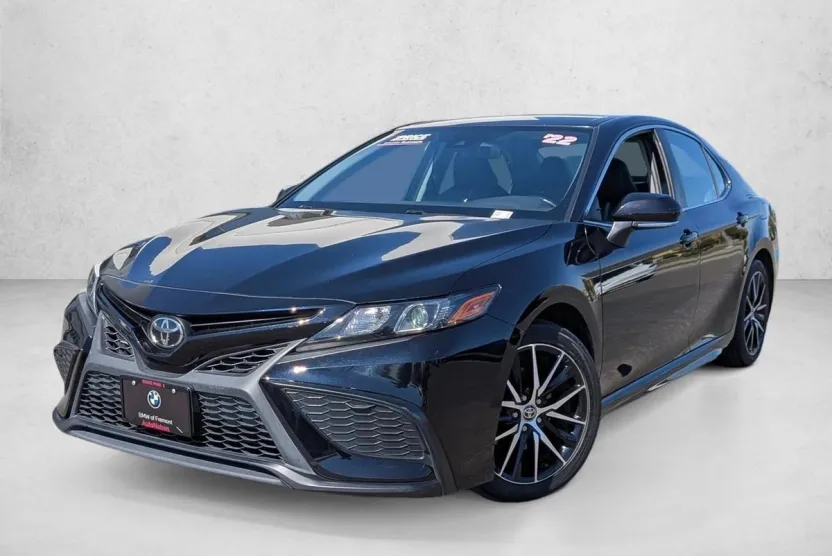 2022 Toyota Camry SE photo 1