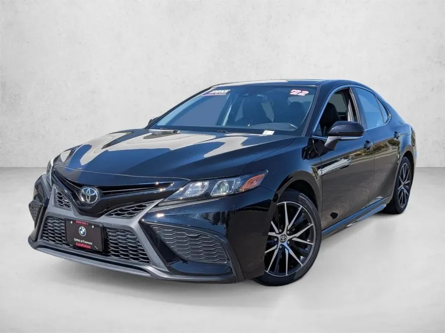 2022 Toyota Camry SE photo 1
