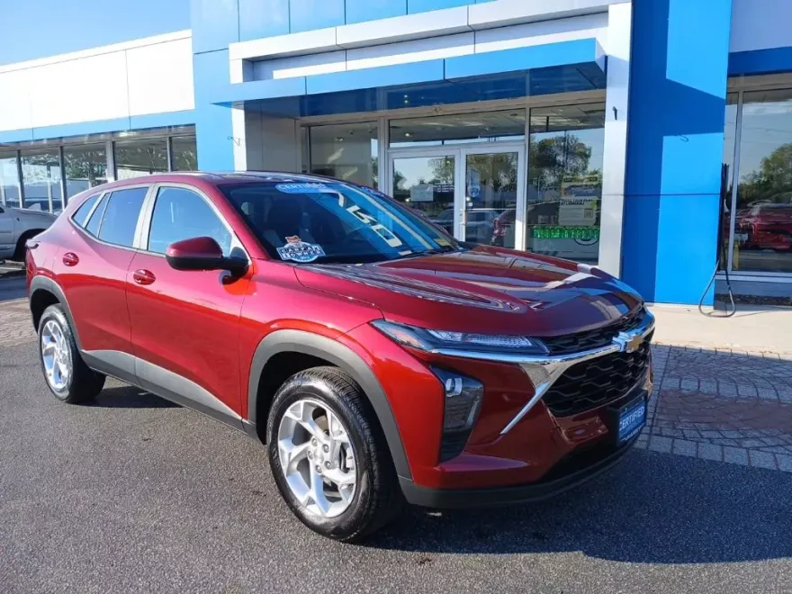 2025 Chevrolet Trax LS photo 1