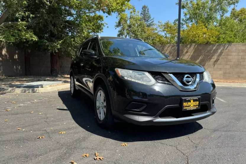 2016 Nissan Rogue SV photo 1