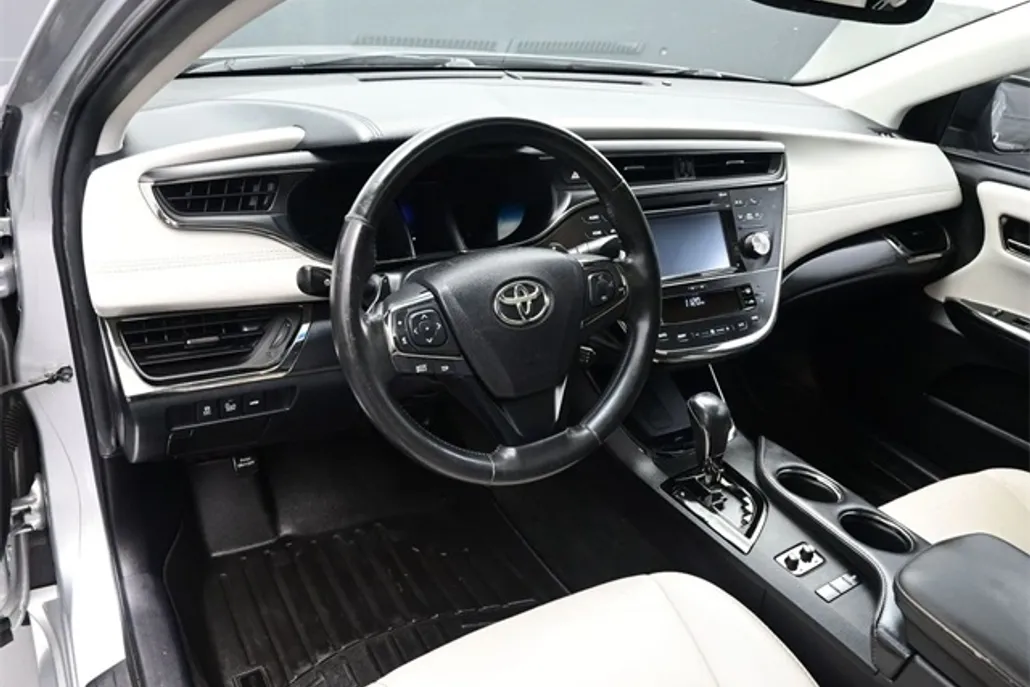 2016 Toyota Avalon Touring photo 1