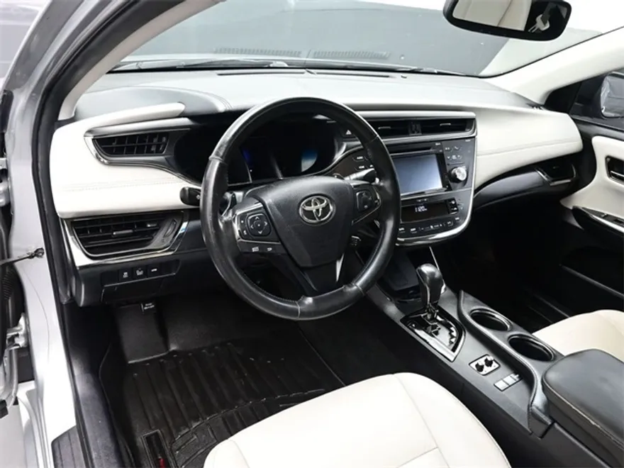 2016 Toyota Avalon Touring photo 1