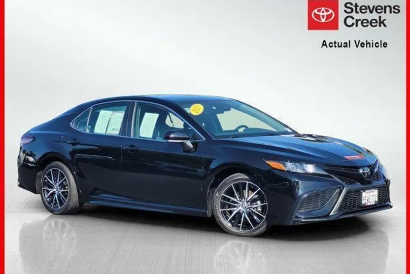 2023 Toyota Camry SE photo 1