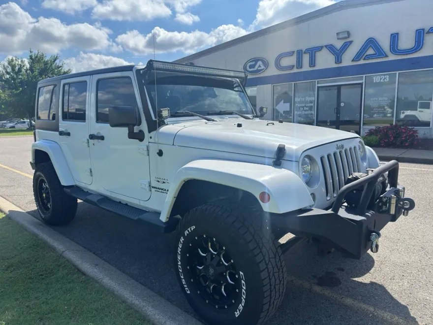 2016 Jeep Wrangler Sahara photo 1