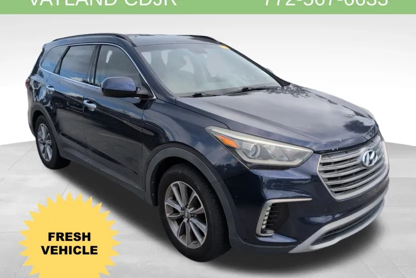 2017 Hyundai Santa Fe SE photo 1