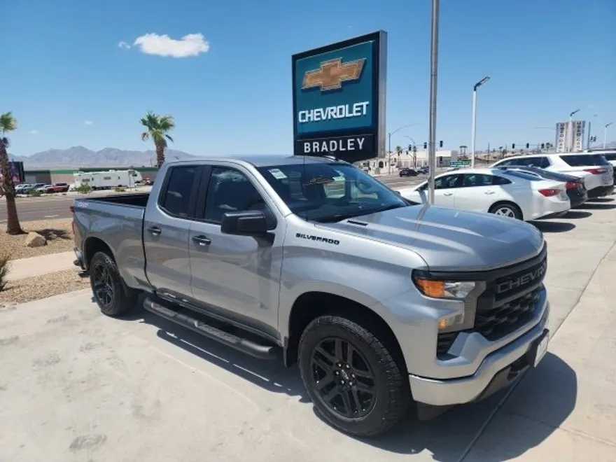 2025 Chevrolet Silverado 1500 Custom photo 1