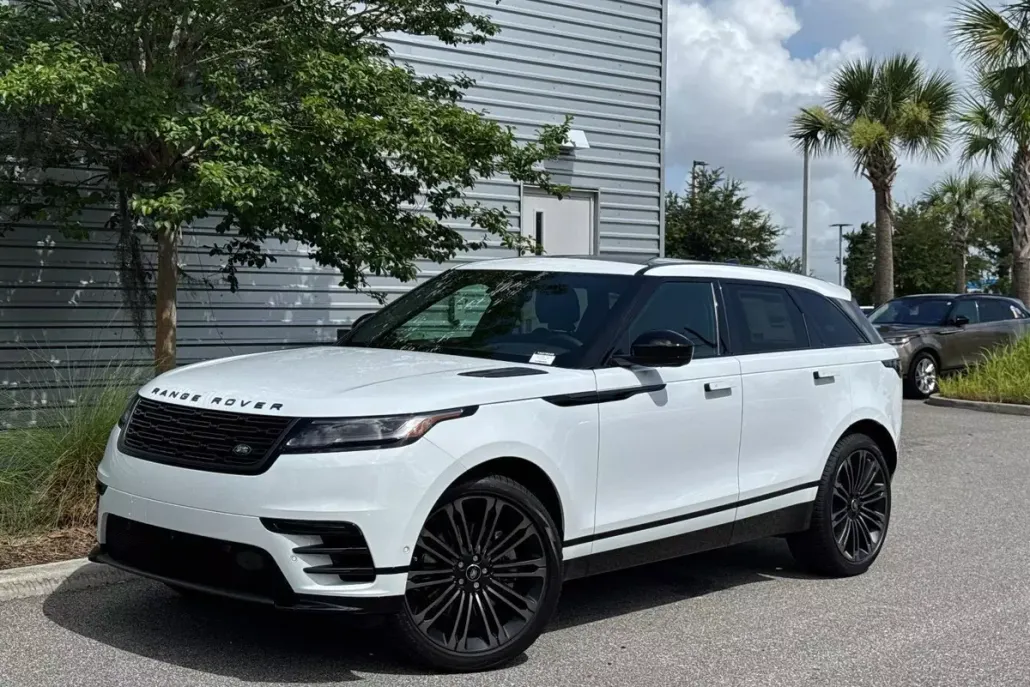 2026 Land Rover Range Rover Velar SE photo 1