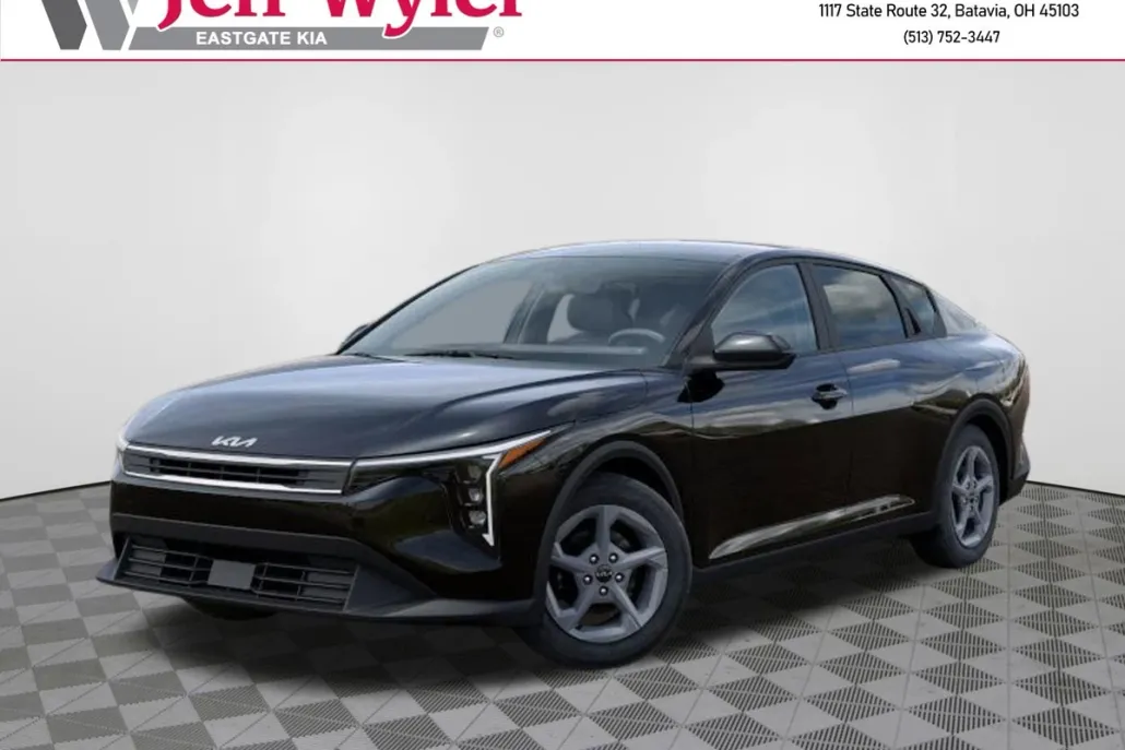 2025 Kia K4 LXS photo 1