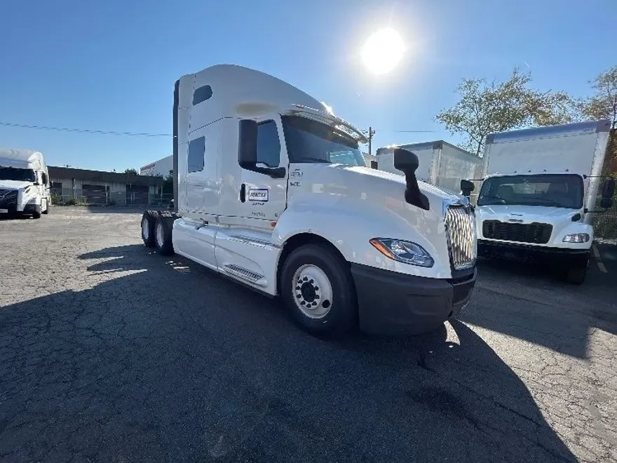 2022 International LT625 LT photo 1