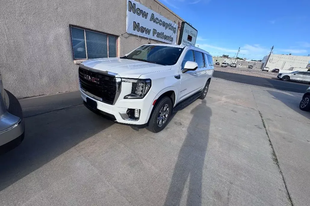 2021 Gmc Yukon XL 1500 SLE photo 1