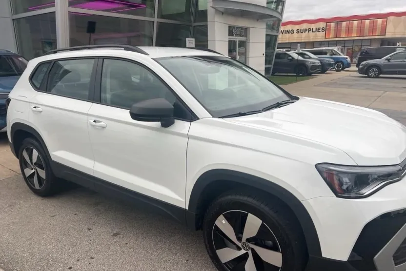 2025 Volkswagen Taos S photo 1