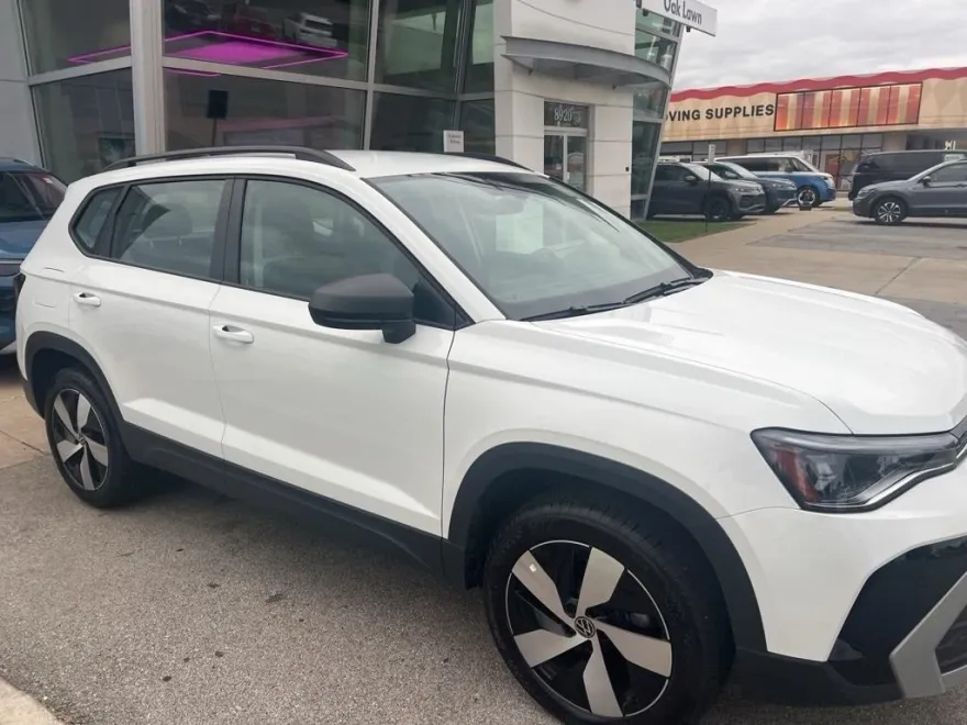 2025 Volkswagen Taos S photo 1