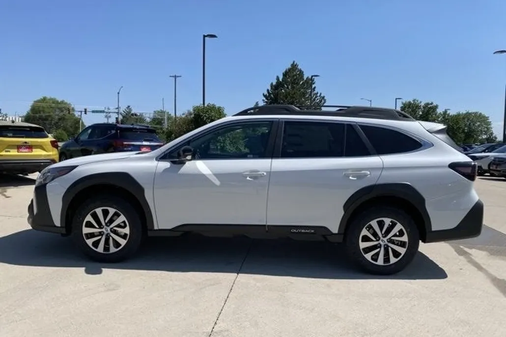 2025 Subaru Outback Premium photo 1