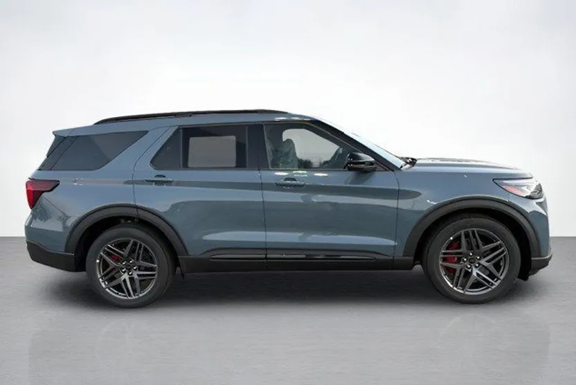 2025 Ford Explorer ST photo 1