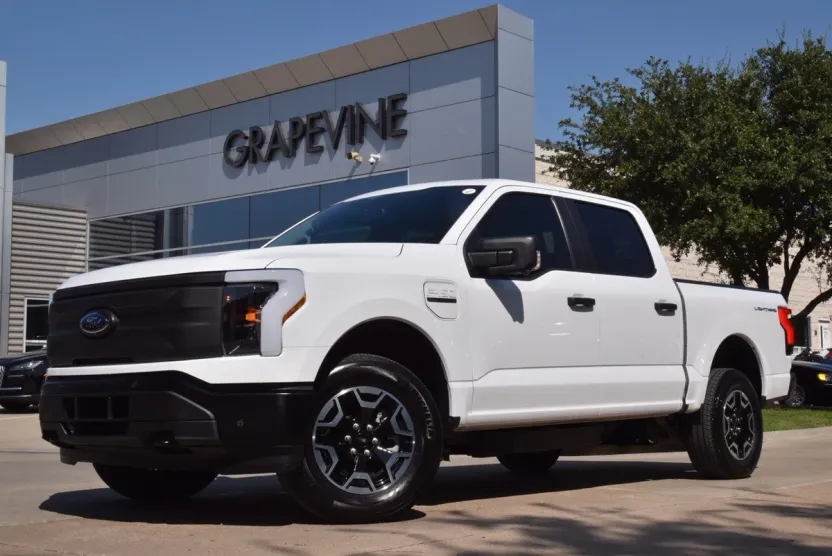 2023 Ford F-150 Lightning photo 1