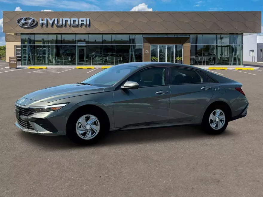 2025 Hyundai Elantra SE photo 1