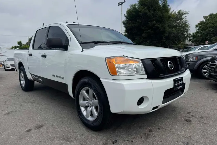 2015 Nissan Titan S photo 1