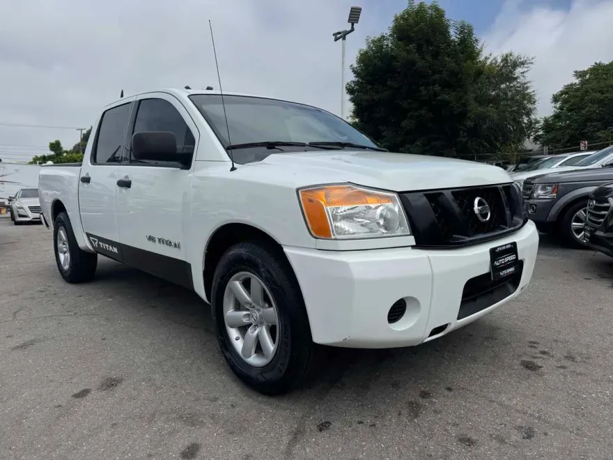 2015 Nissan Titan S photo 1