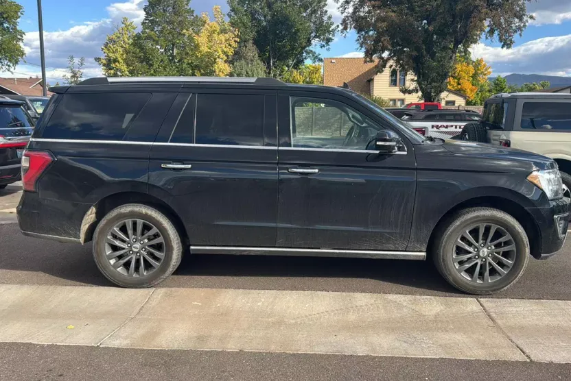 2021 Ford Expedition Limited photo 1