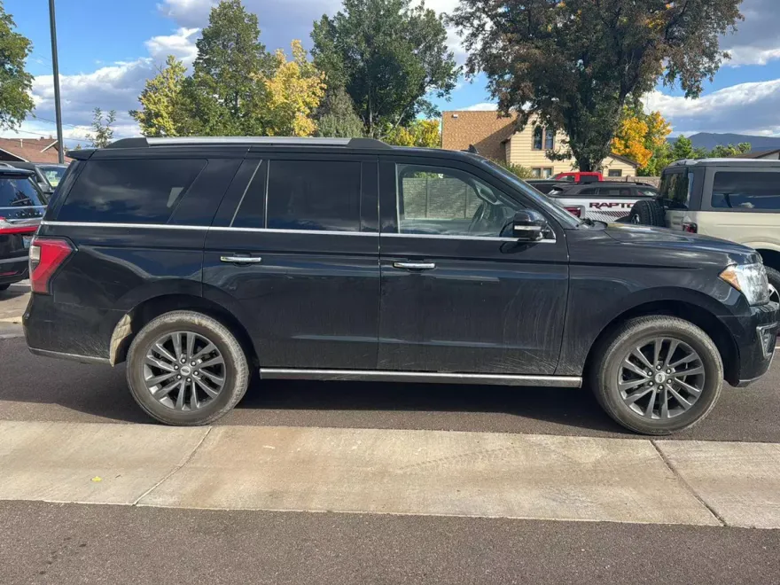 2021 Ford Expedition Limited photo 1
