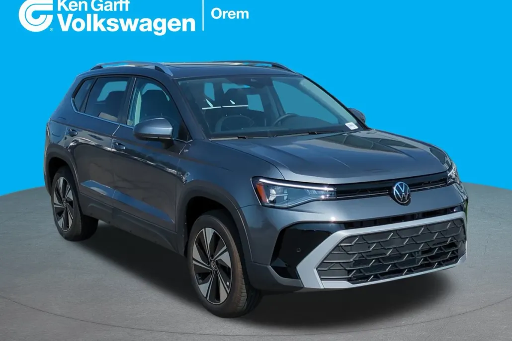 2025 Volkswagen Taos SE photo 1