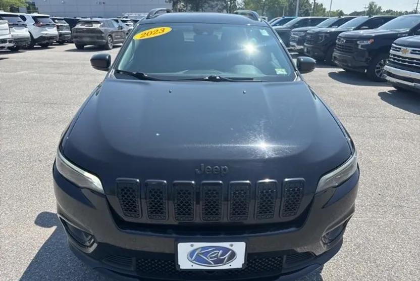2023 Jeep Cherokee Altitude Lux photo 1