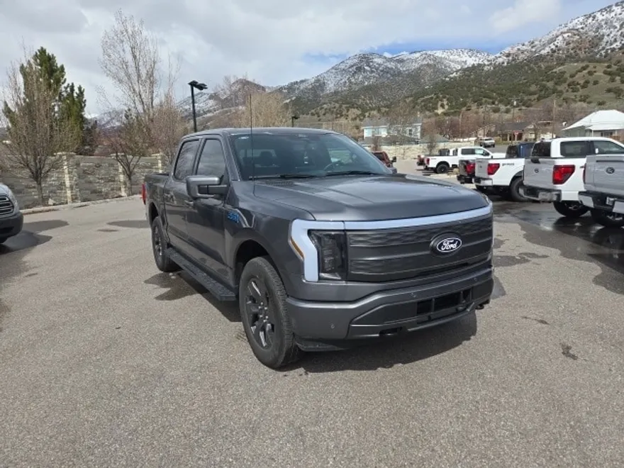 2024 Ford F-150 Lightning Lariat photo 1