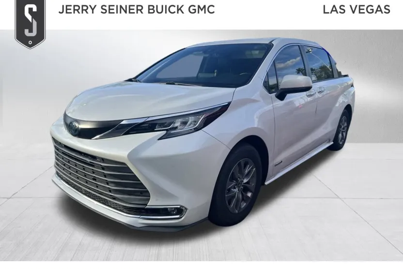 2021 Toyota Sienna XLE photo 1